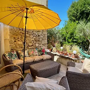 Séjour chez l'habitant Privee Dans Un Mas Au Centre Du Village, Maubec (Vaucluse)